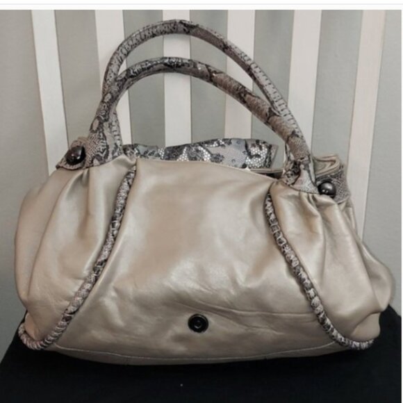 Betsey Johnson LEATHER SATCHEL TAUPE - Picture 3 of 11